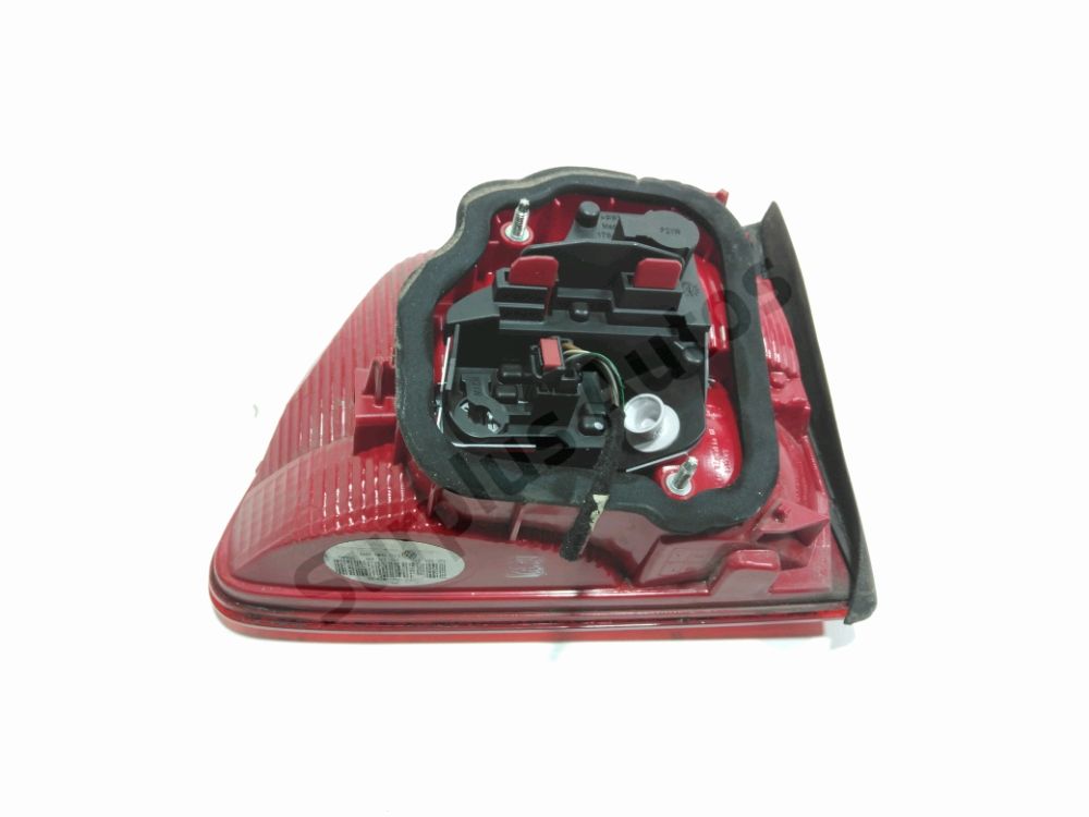 Feu arrière intérieur gauche