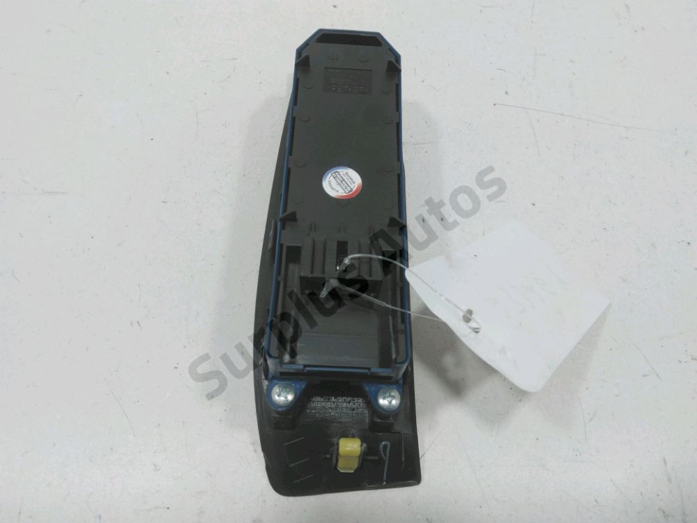 Commande lève-vitre avant gauche