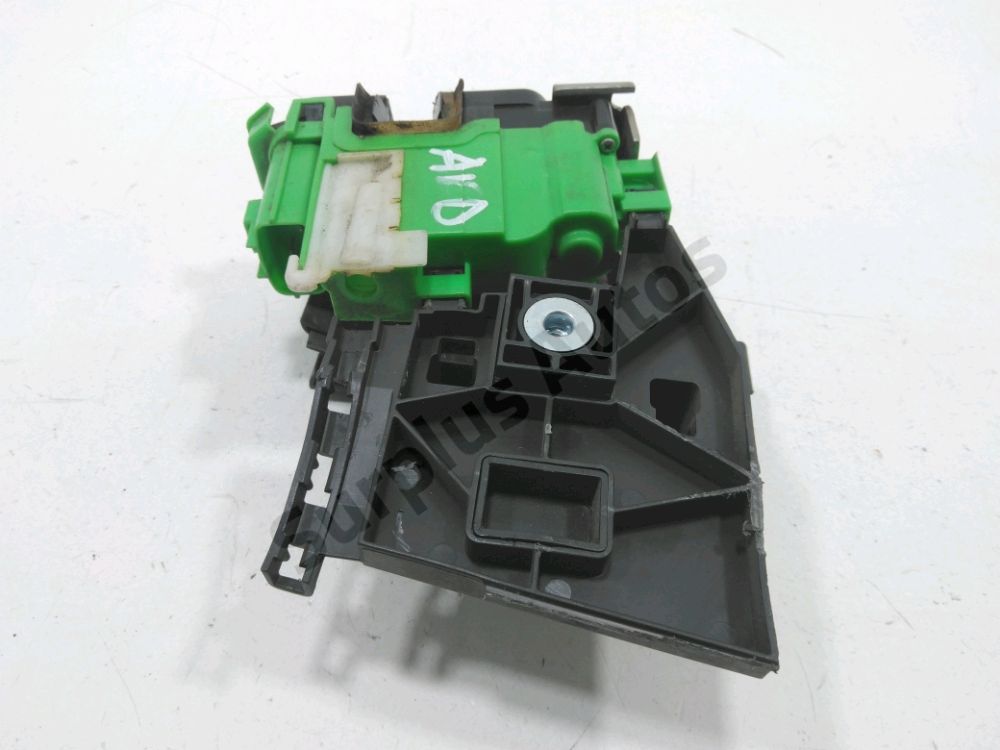 Serrure de porte avant droite