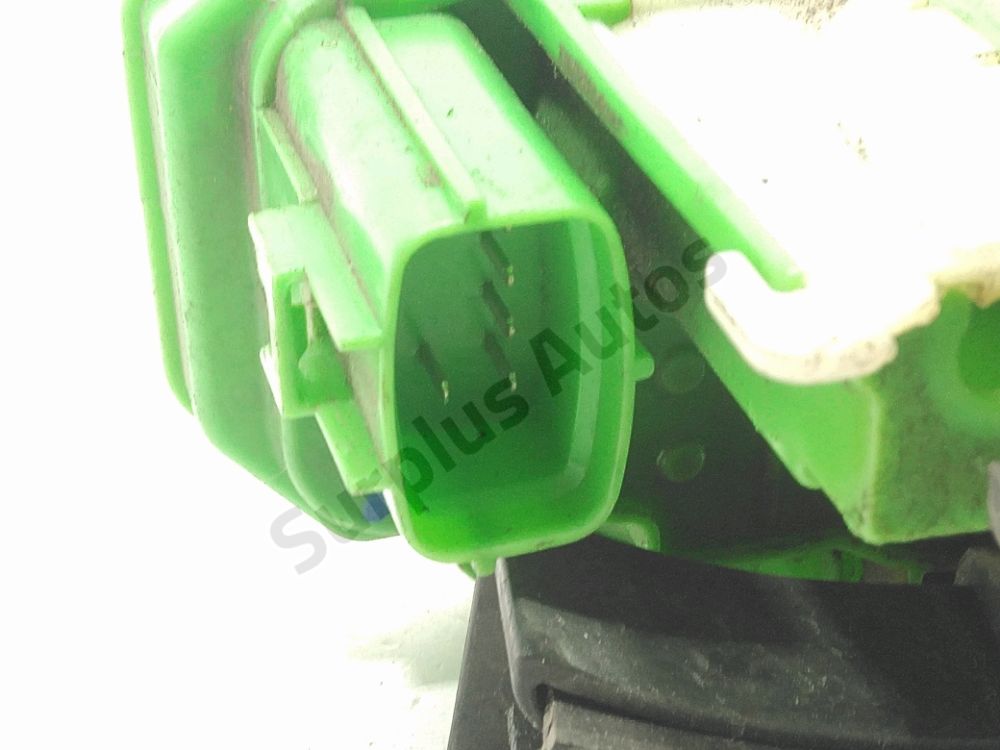 Serrure de porte avant droite