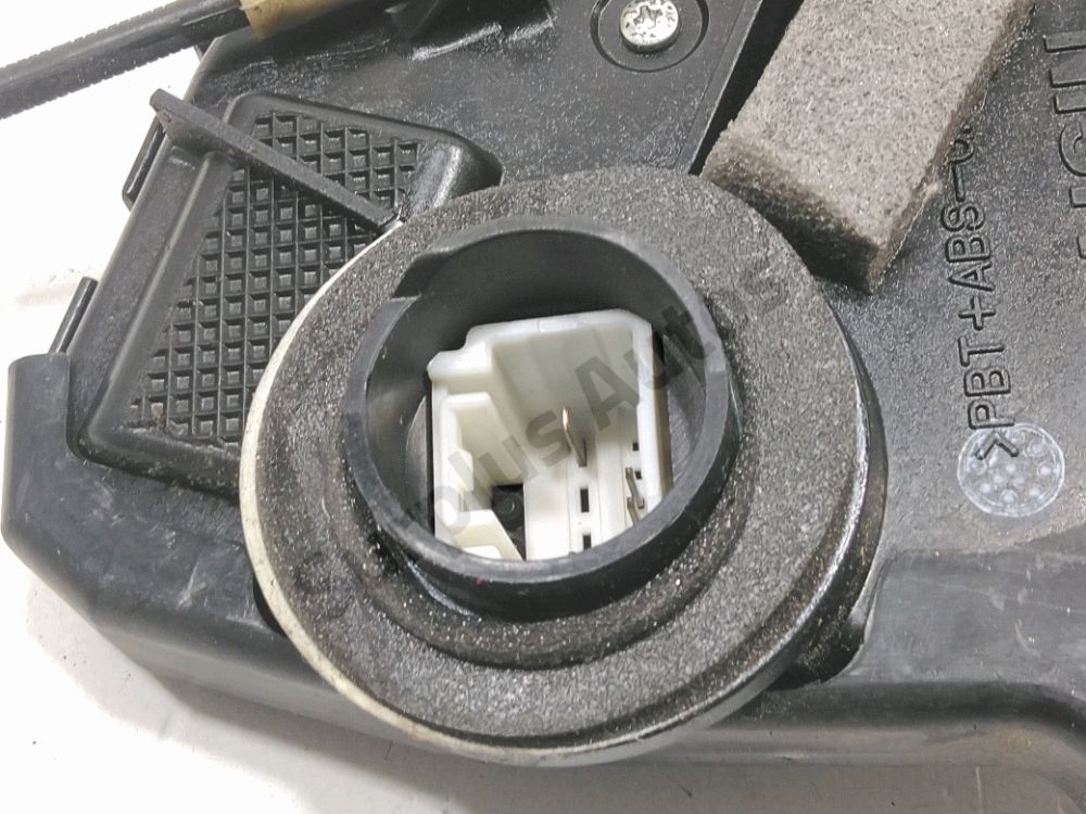 Serrure de porte avant gauche