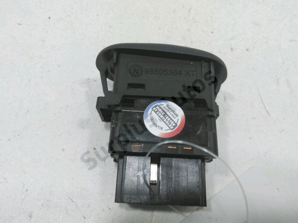 Commande lève-vitre avant droit