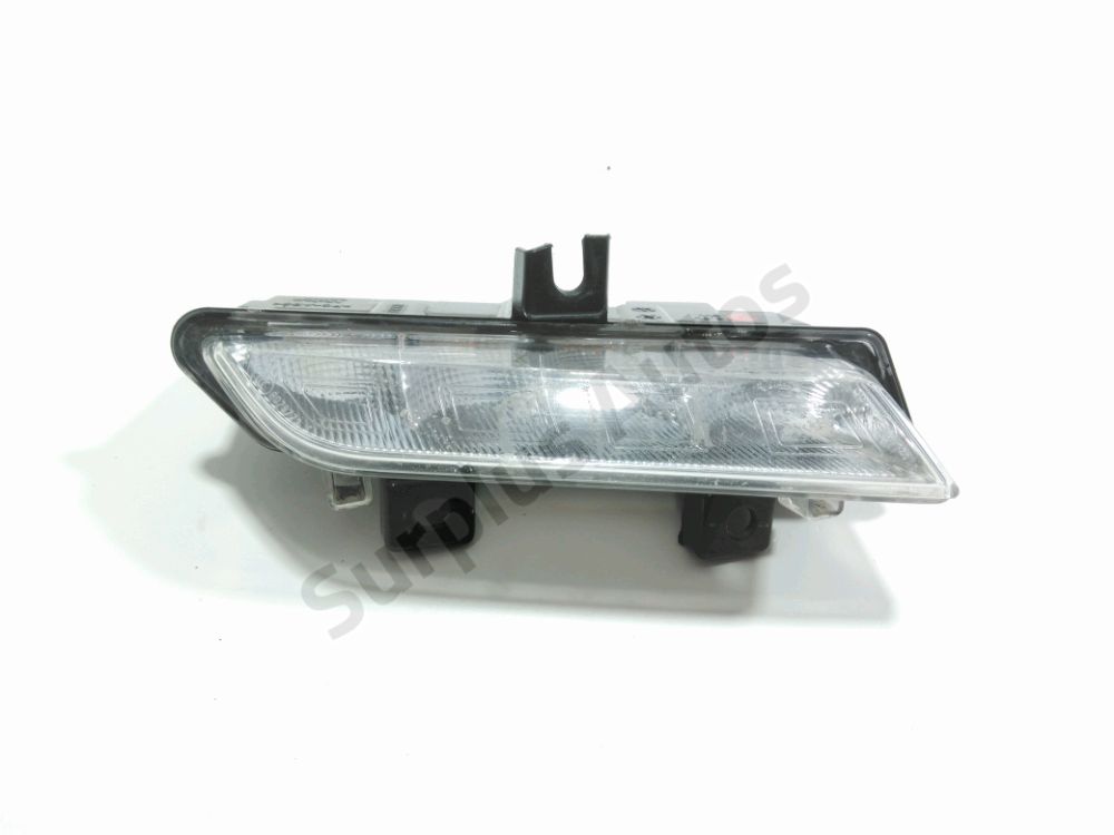 Feu diurne avant droit