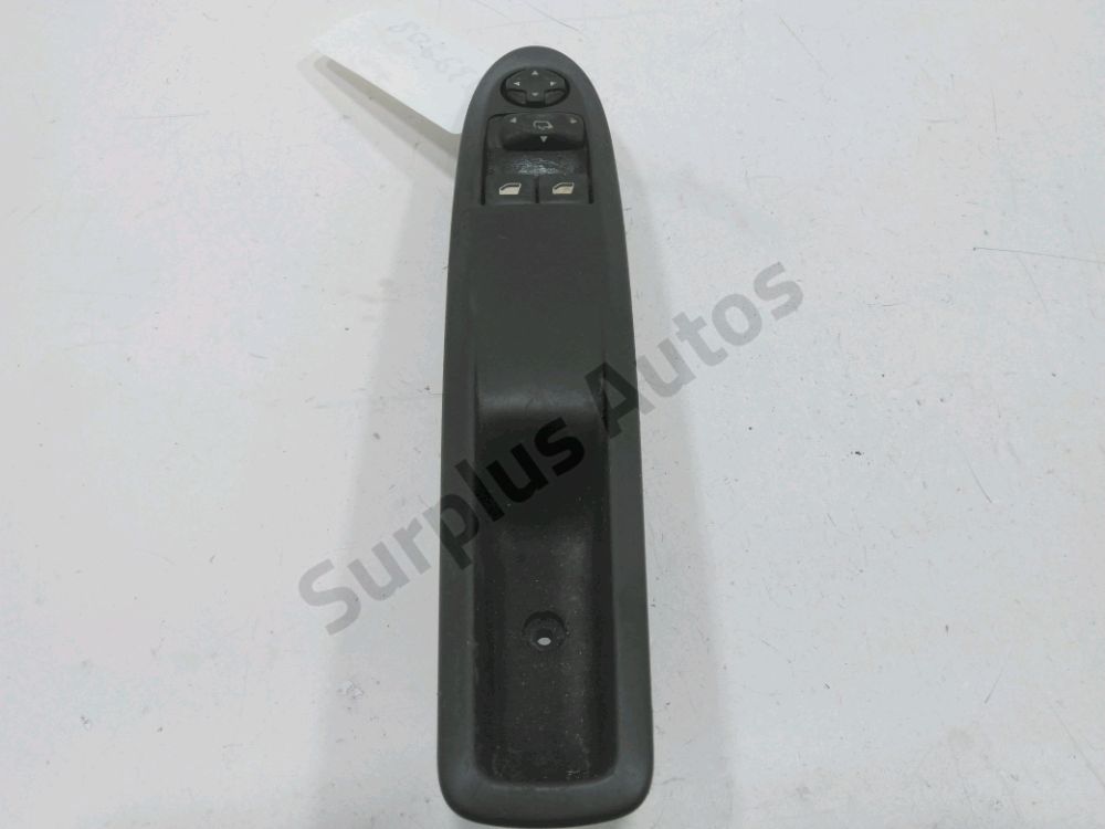 Commande lève-vitre avant gauche