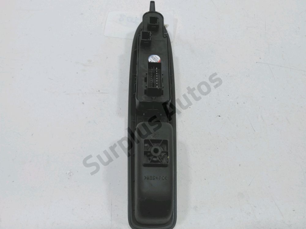 Commande lève-vitre avant gauche