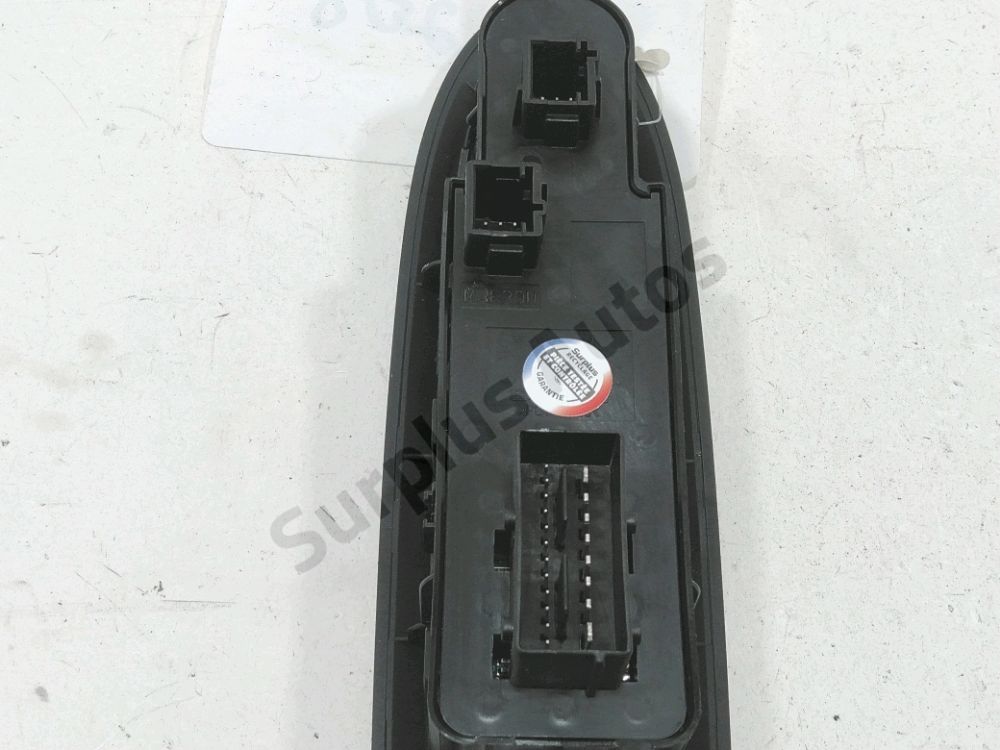 Commande lève-vitre avant gauche