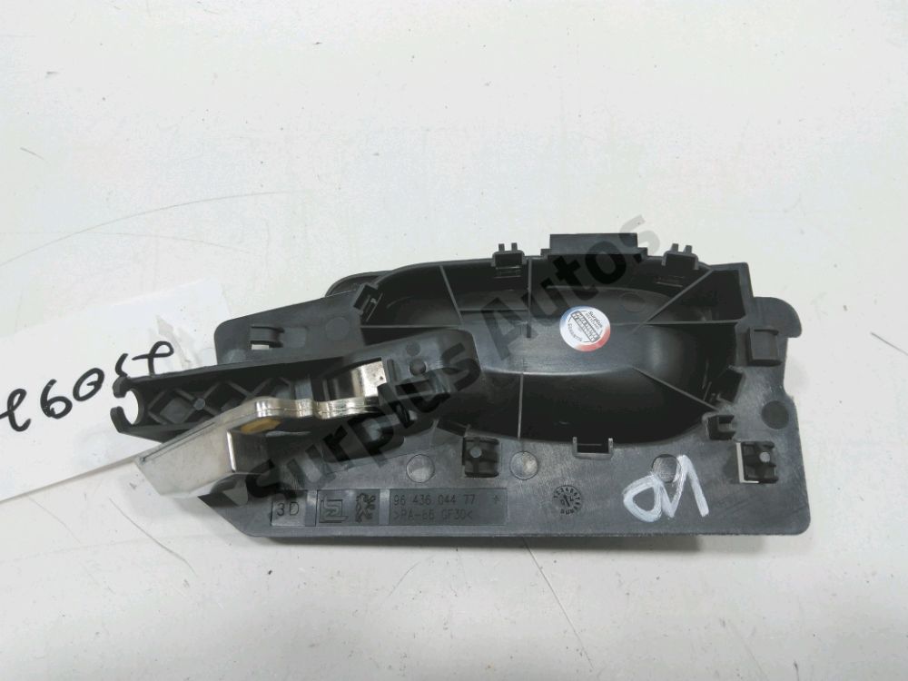 Poignée intérieure porte avant droite