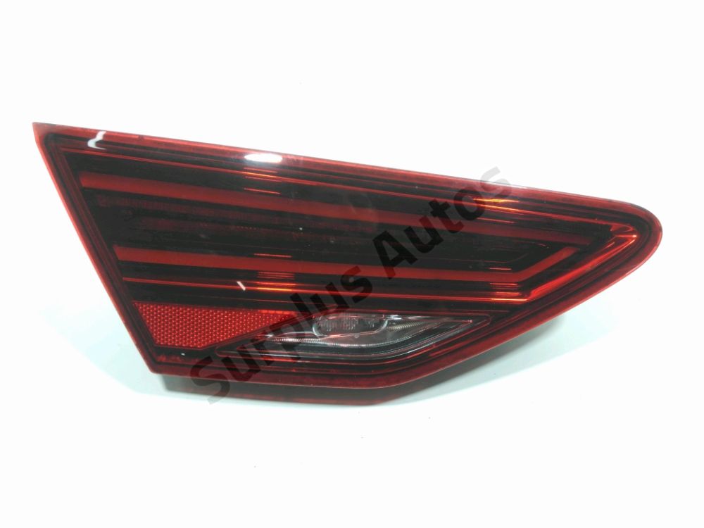 Feu arrière intérieur gauche