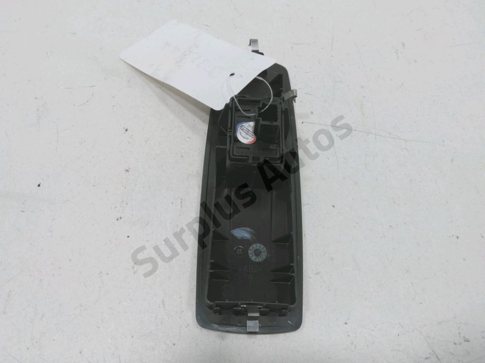 Commande lève-vitre avant droit