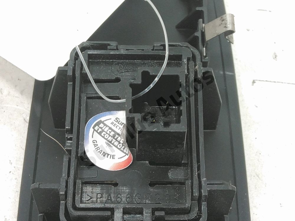 Commande lève-vitre avant droit