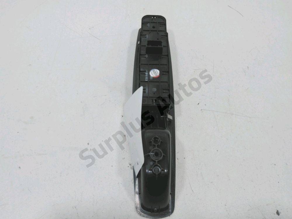 Commande lève-vitre avant gauche