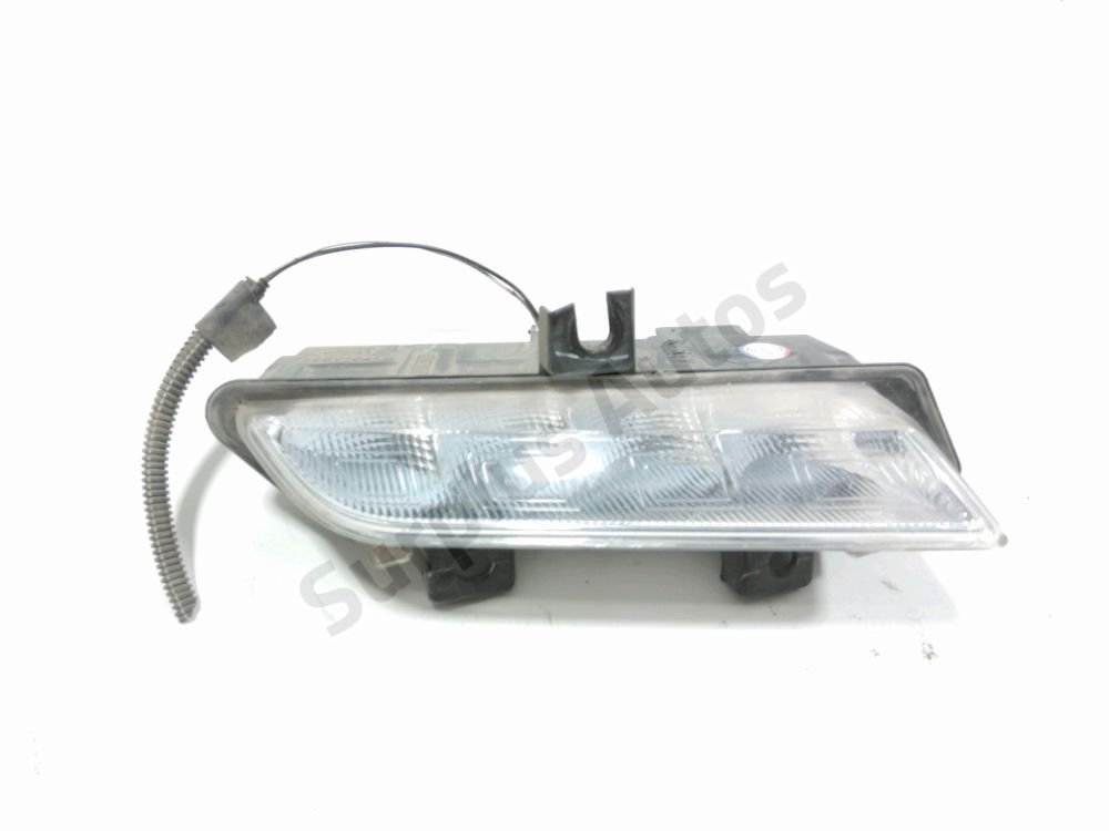 Feu diurne avant droit