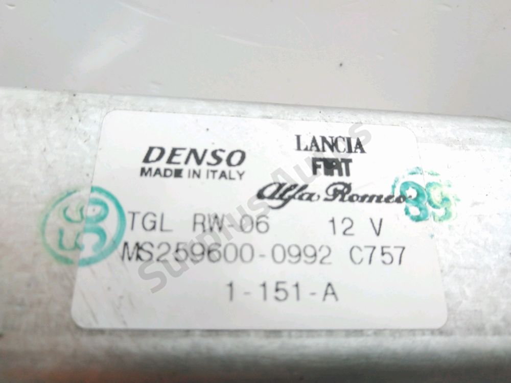Moteur d'essuie glace arrière