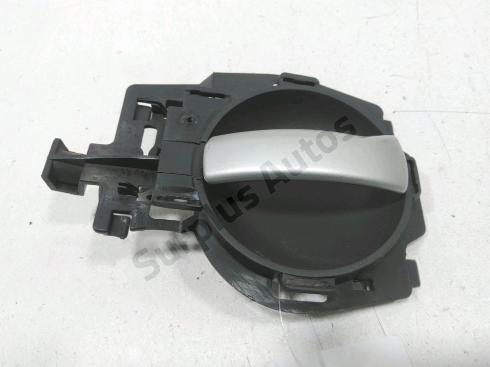 Poignée intérieure porte avant gauche