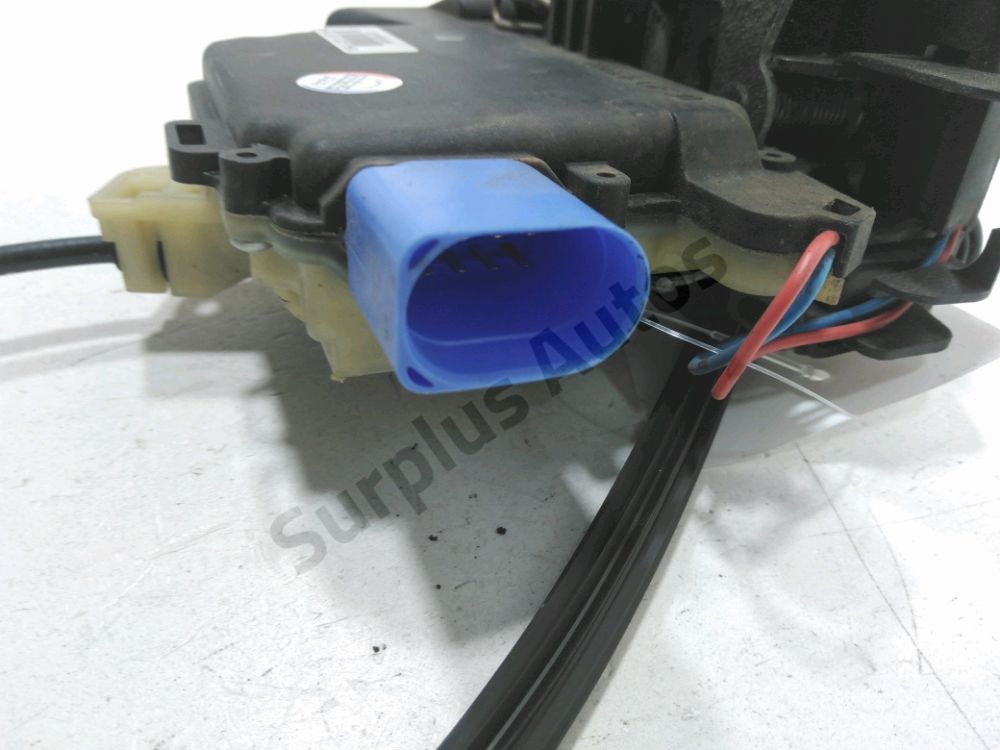 Serrure de porte avant gauche