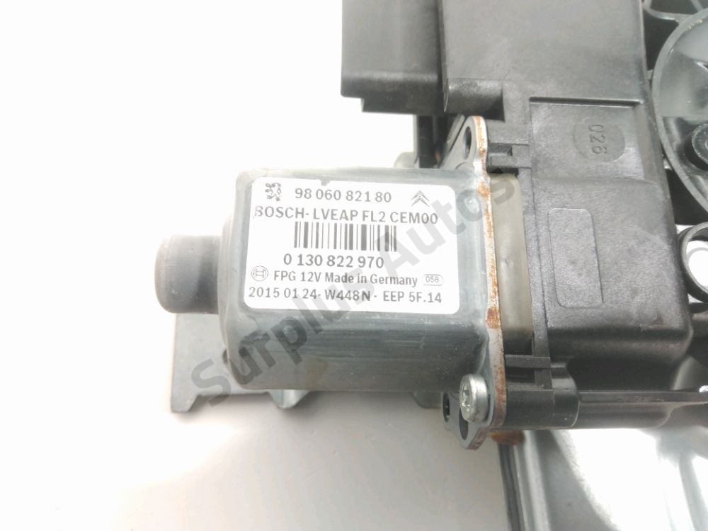 Lève-vitre électrique avant droit