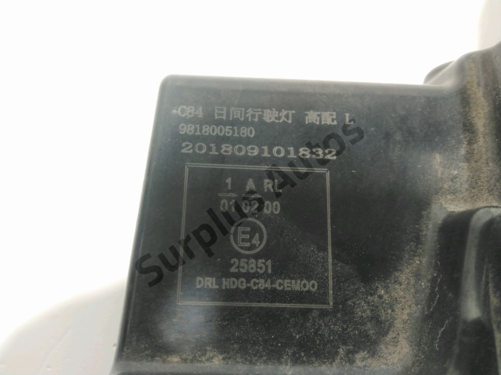 Feu diurne avant gauche