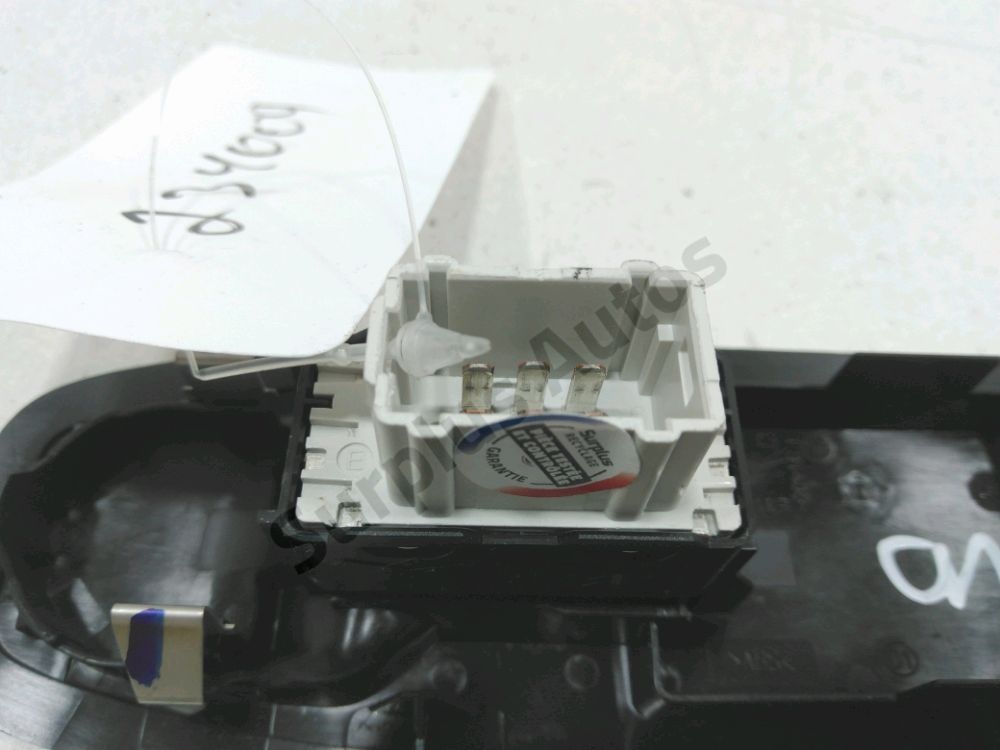 Commande lève-vitre avant droit