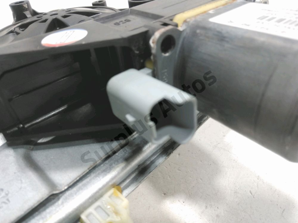 Lève-vitre électrique avant droit