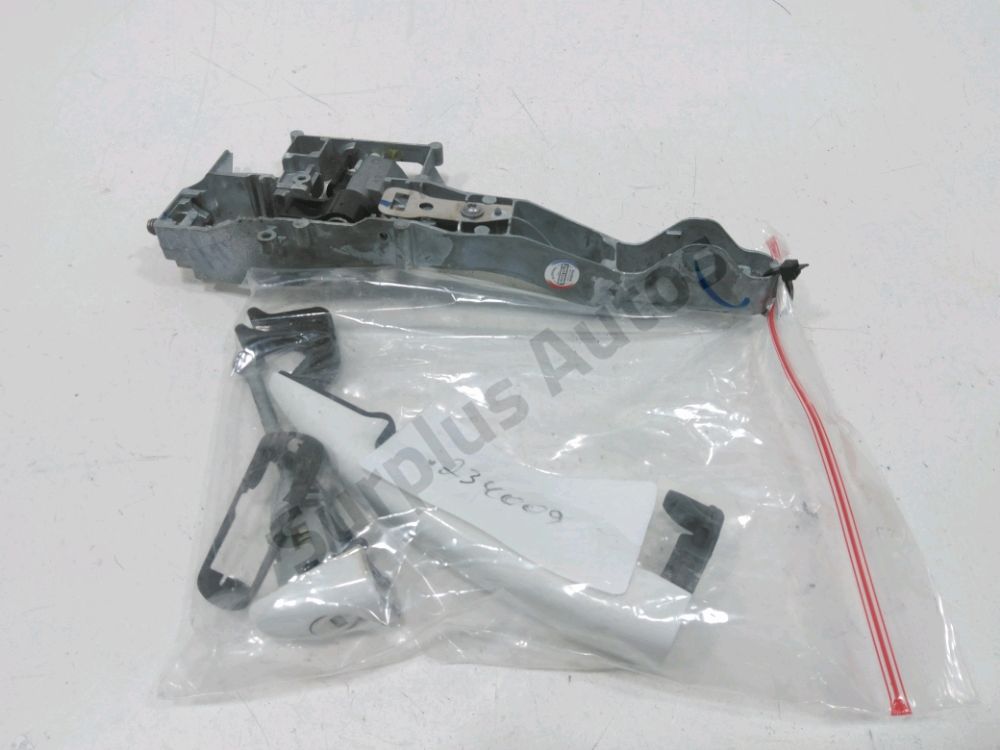 Poignée extérieure avant gauche