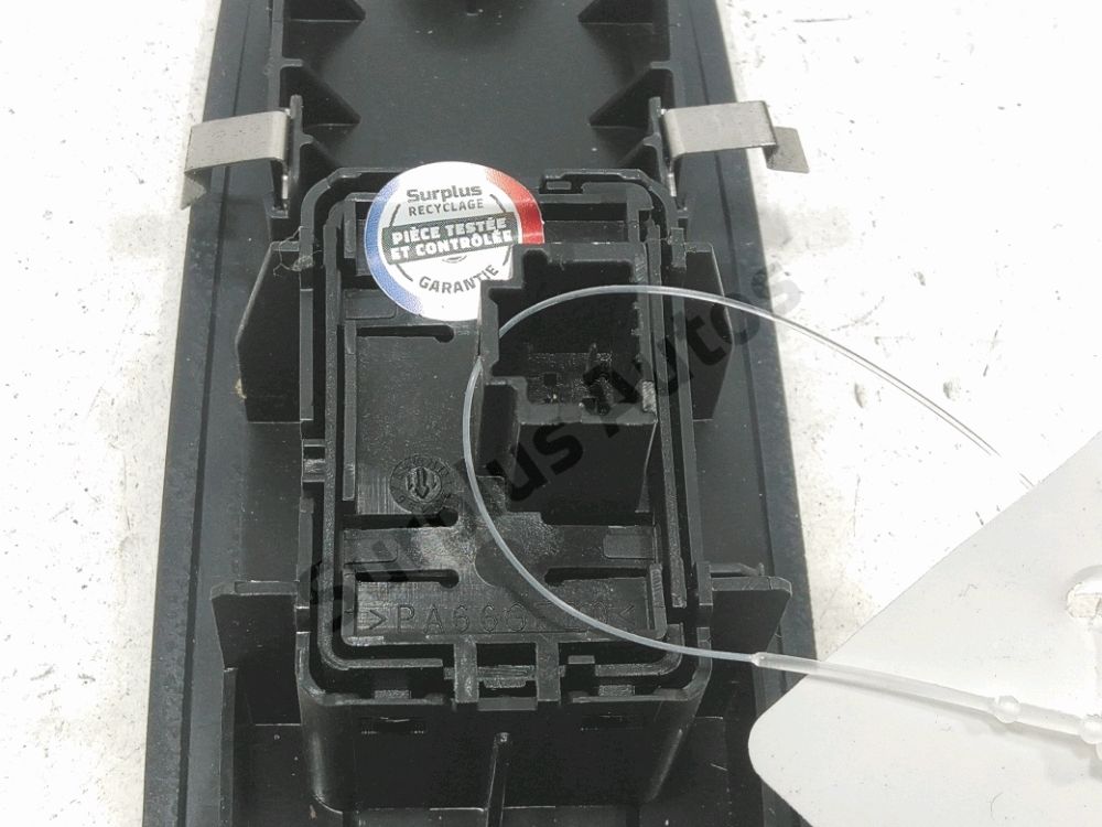 Commande lève-vitre avant droit