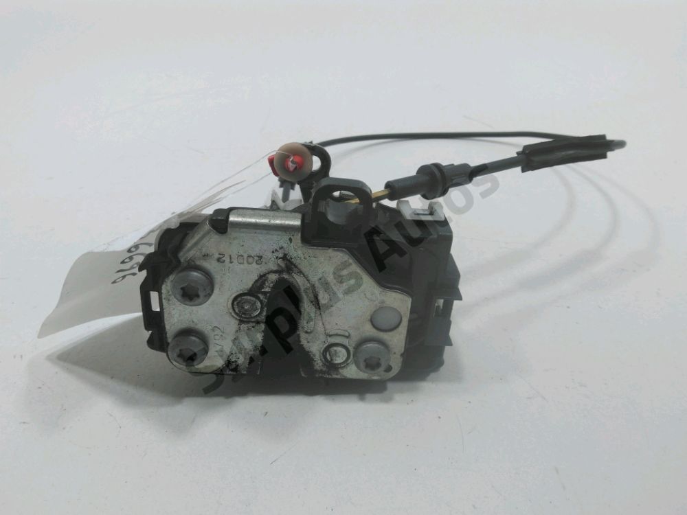 Serrure de porte avant droite