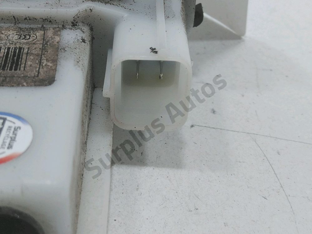 Serrure de porte avant droite