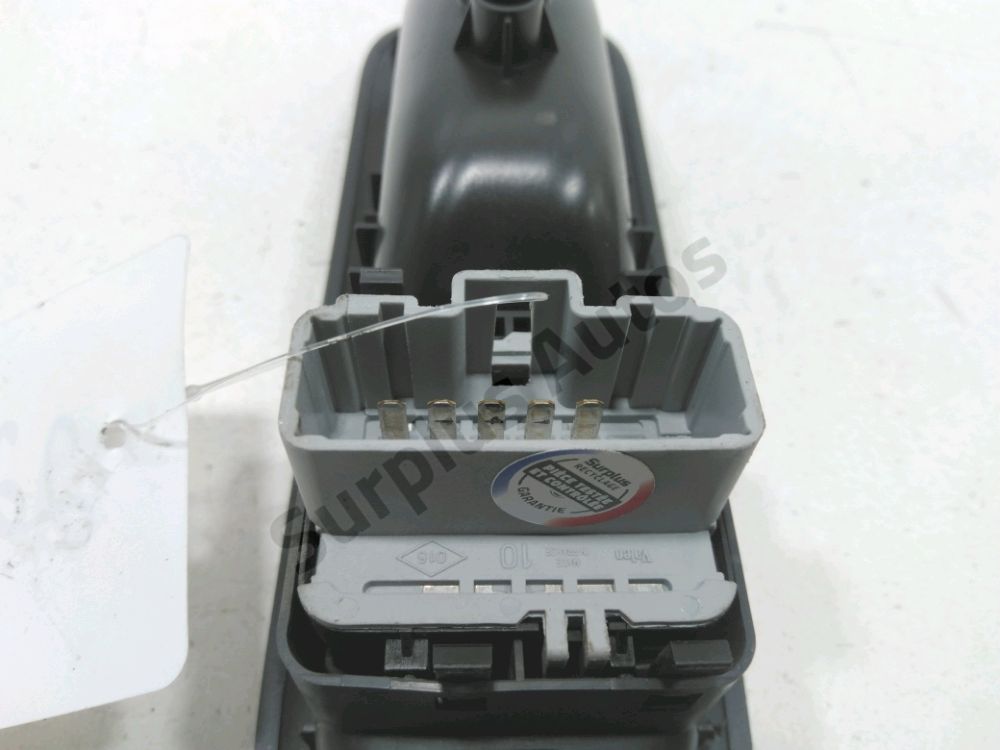 Commande lève-vitre avant gauche