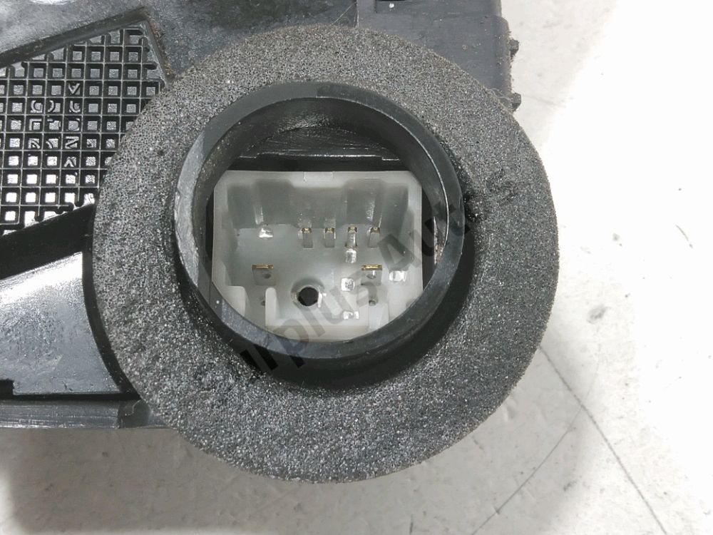 Serrure de porte avant gauche