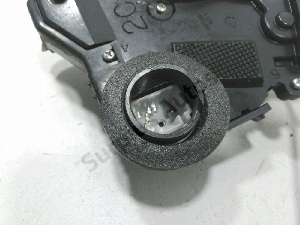 Serrure de porte avant droite