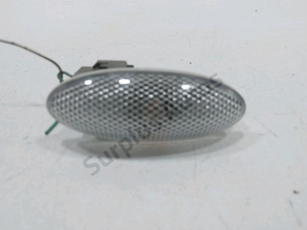 Repetiteur d'aile gauche