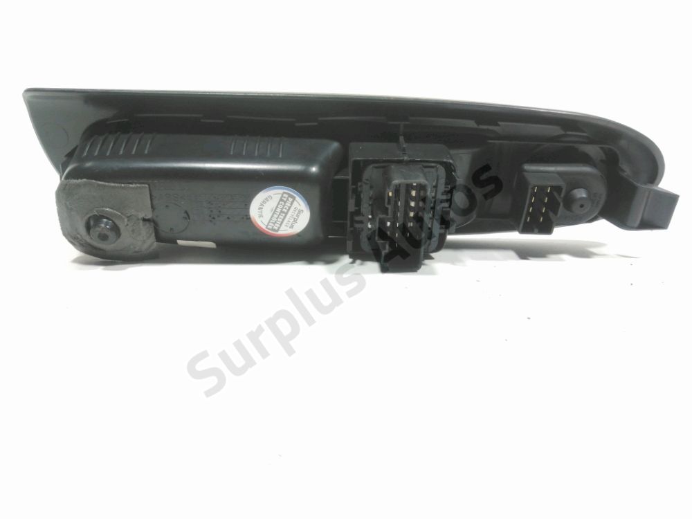 Commande lève-vitre avant gauche