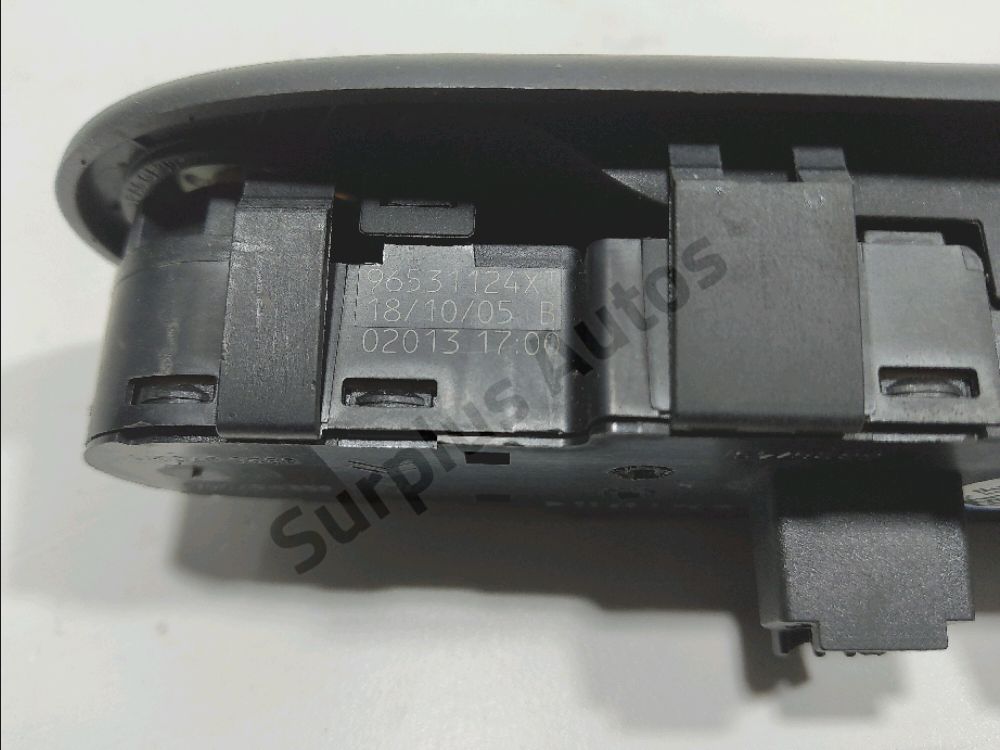 Commande lève-vitre avant gauche