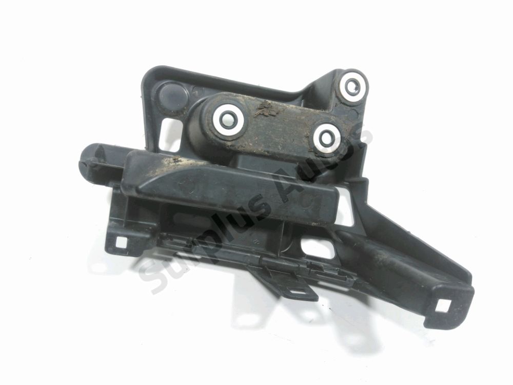 Support droit de pare-choc arrière