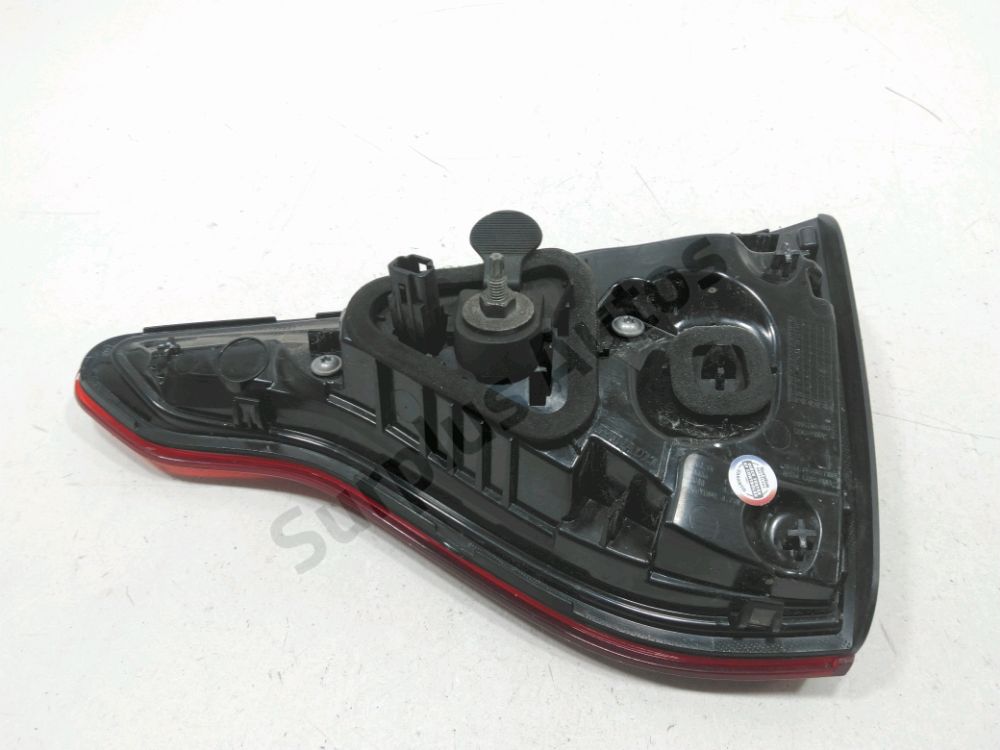 Feu arrière intérieur gauche