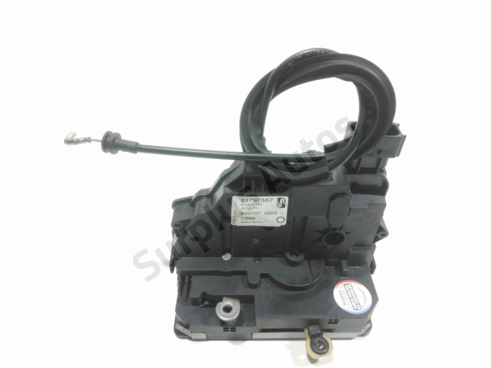 Serrure de porte avant droite