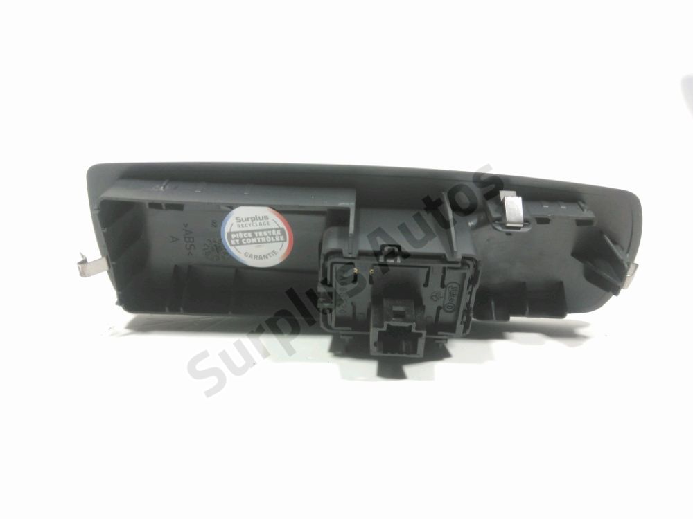 Commande lève-vitre avant droit