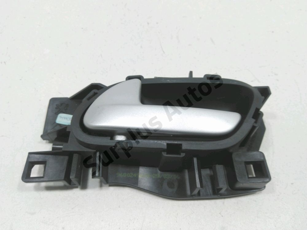 Poignée intérieure porte avant gauche