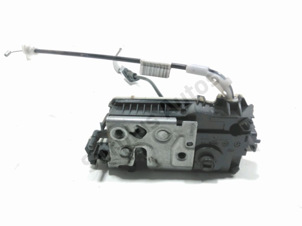 Serrure de porte avant droite