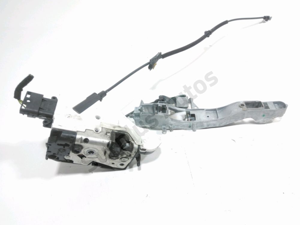 Serrure de porte avant droite