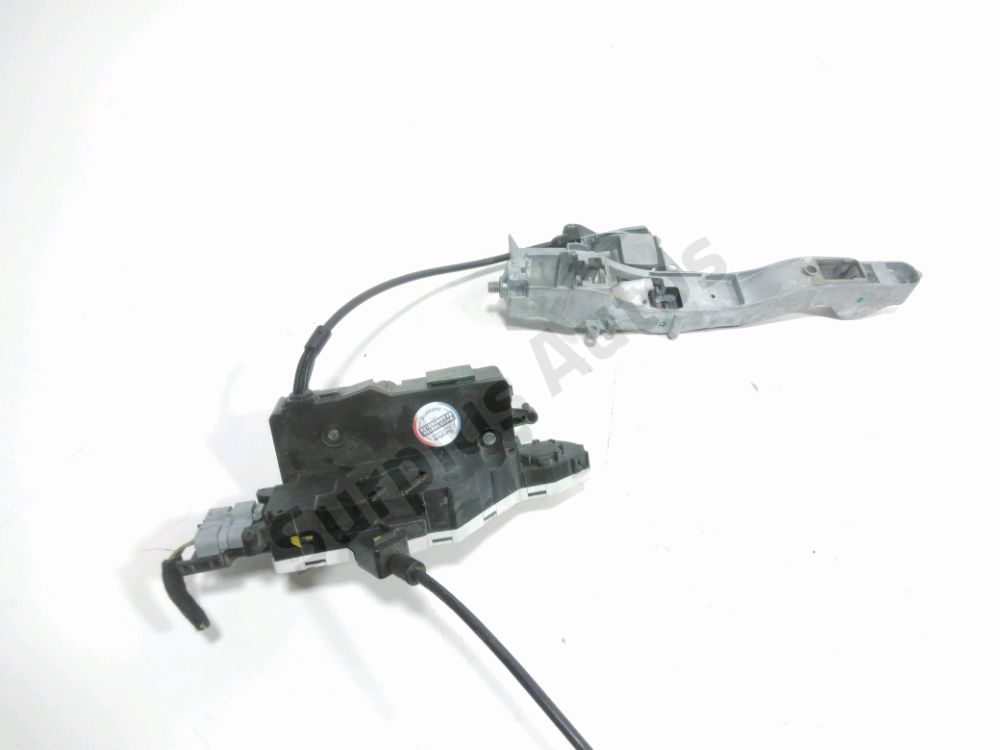 Serrure de porte avant droite