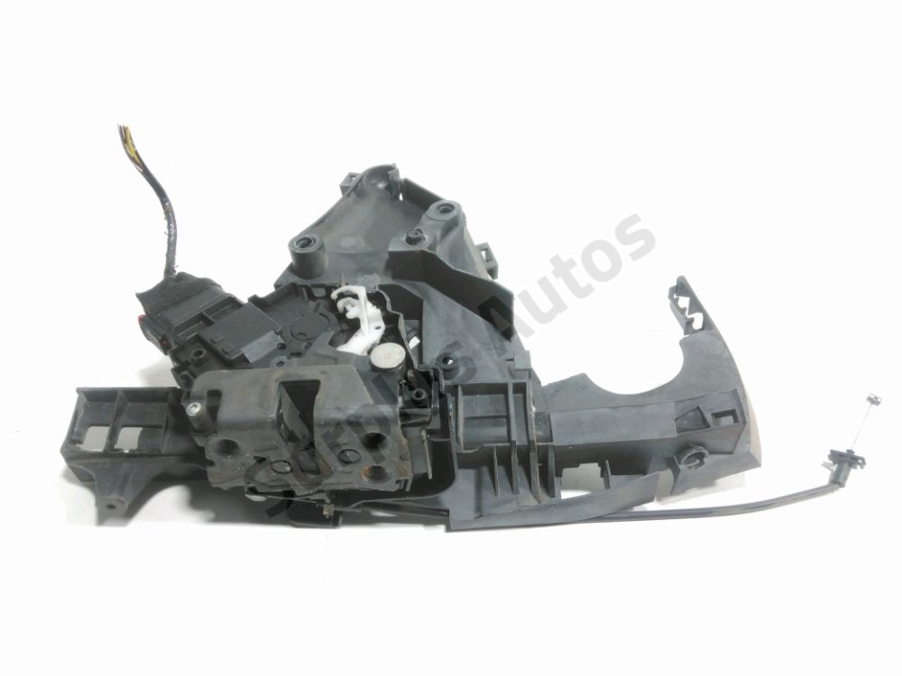 Serrure de porte avant droite