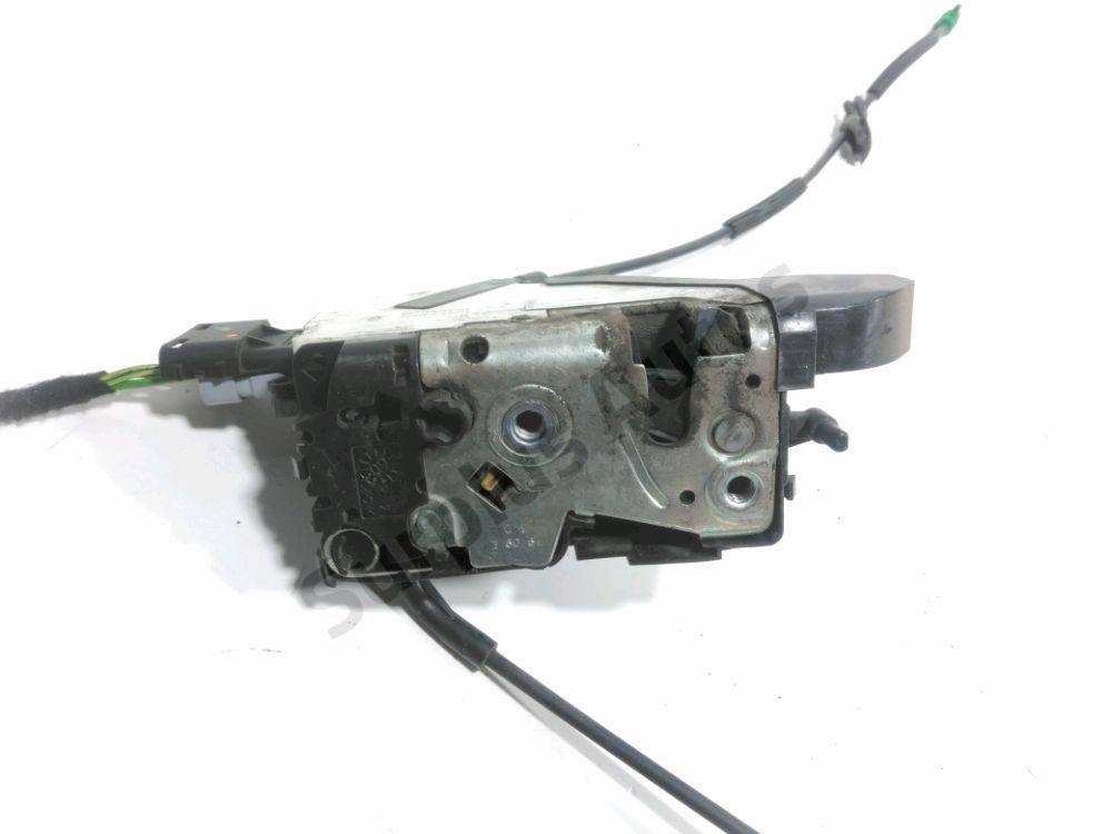 Serrure de porte avant droite