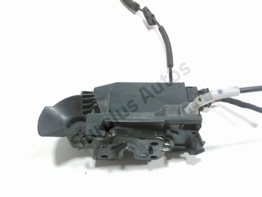 Serrure de porte avant droite