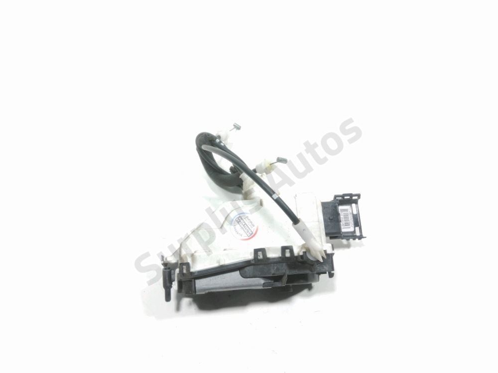 Serrure de porte avant droite