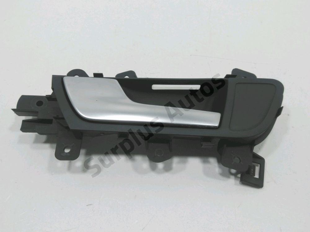 Poignee interieure porte arriere gauche