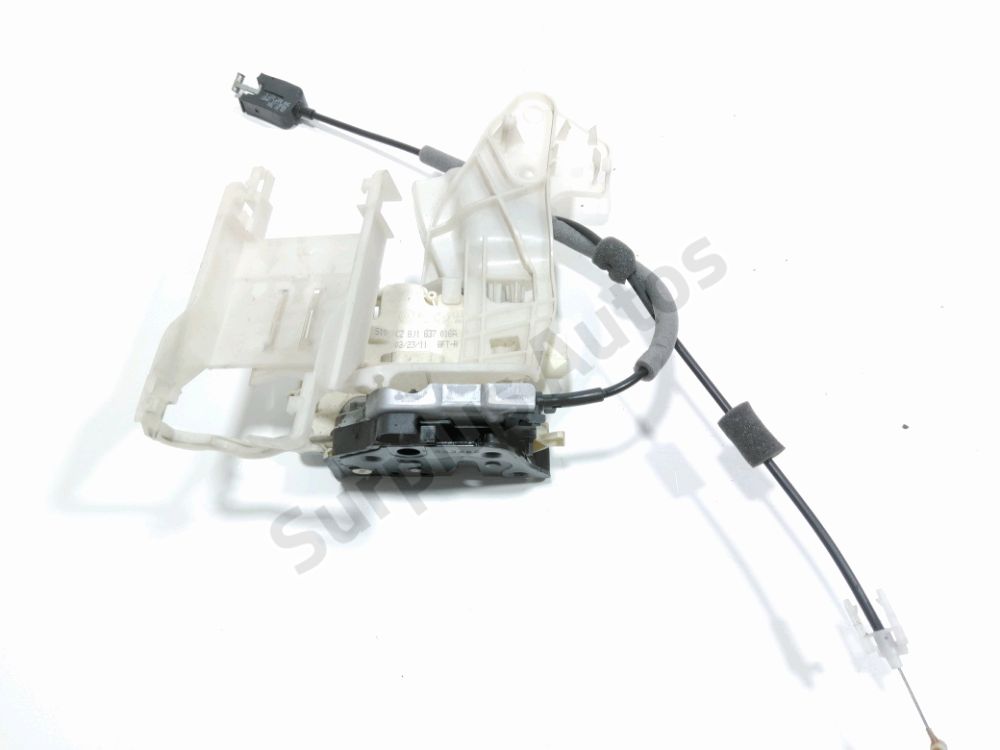 Serrure de porte avant droite