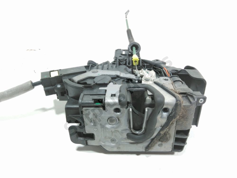 Serrure de porte avant droite