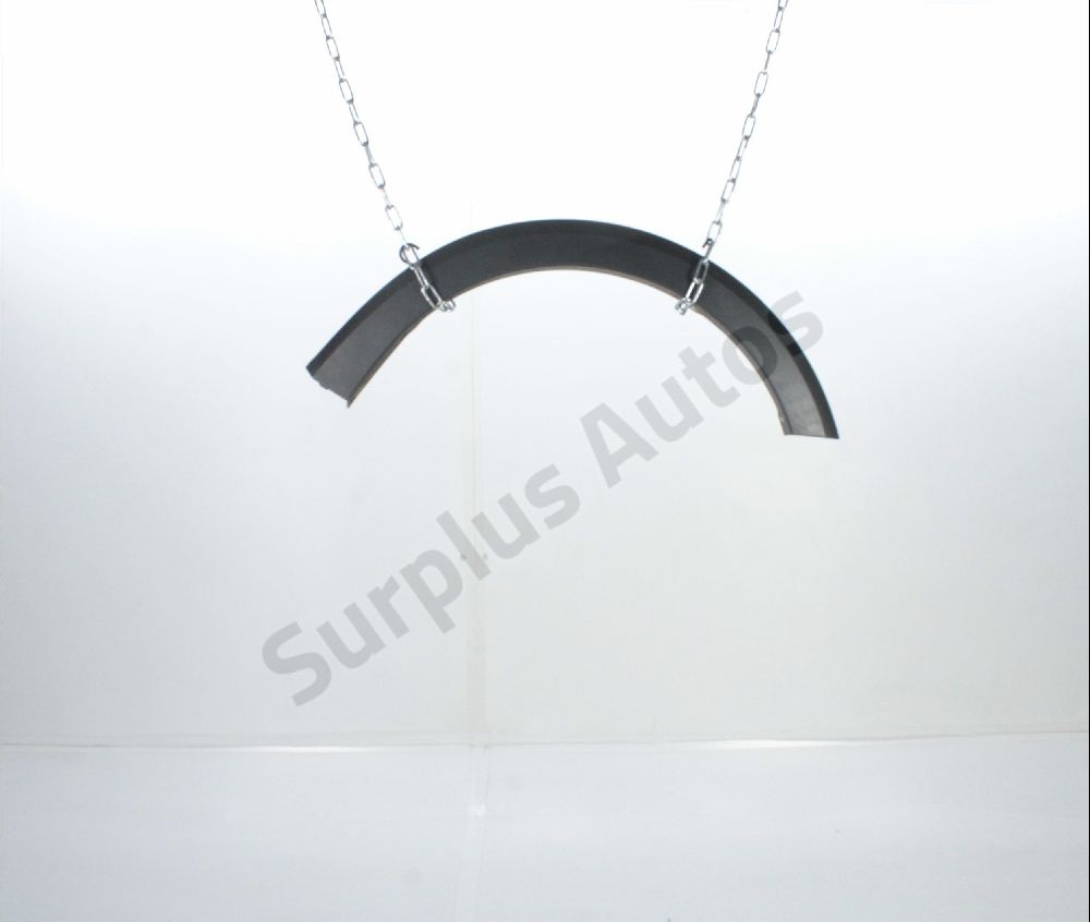 Elargisseur d'aile avant droite