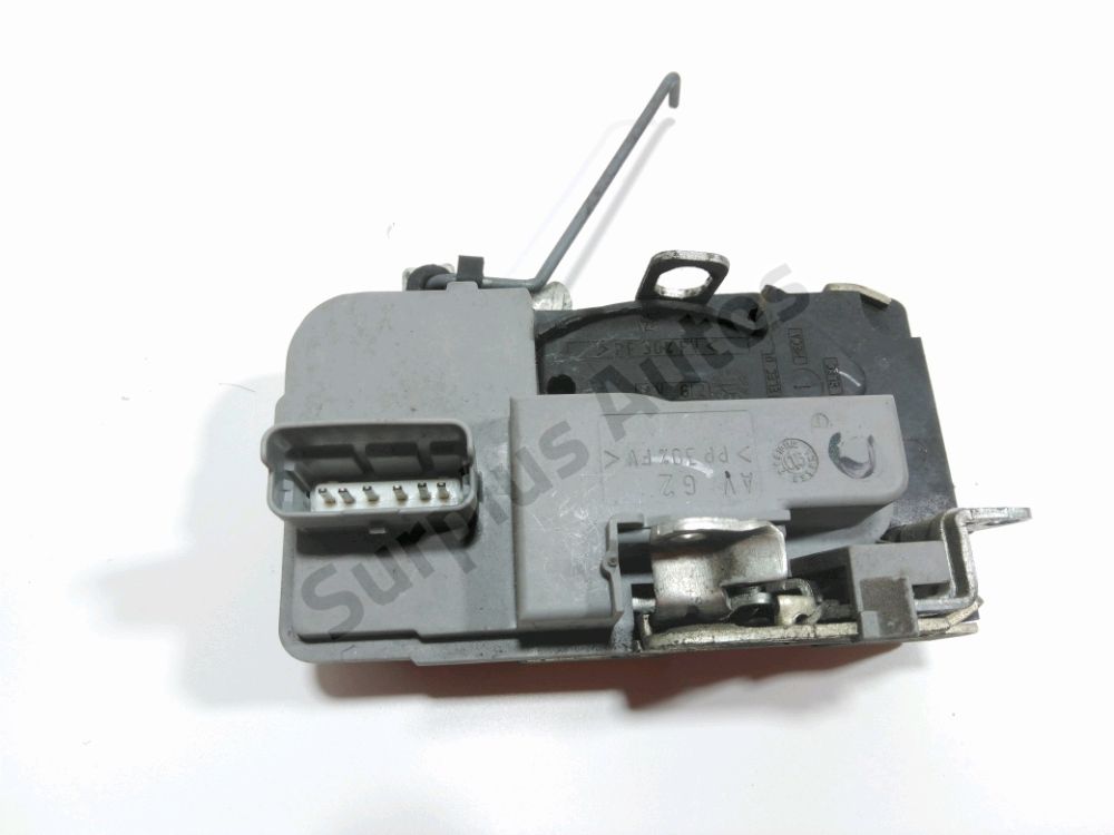 Serrure de porte avant droite